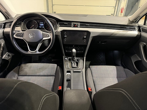 Volkswagen Passat 8 of 16