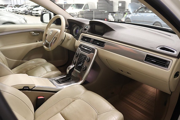 Volvo V70 10 of 12