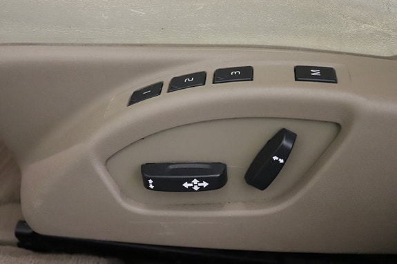 Volvo V70 11 of 12