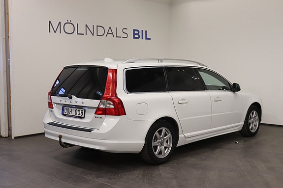 Volvo V70 2 of 12