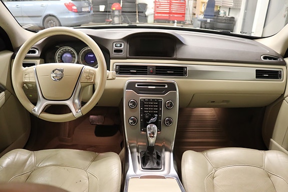 Volvo V70 9 of 12