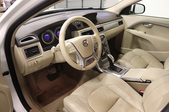 Volvo V70 6 of 12