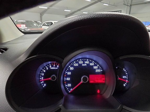 Kia Picanto 9 of 9