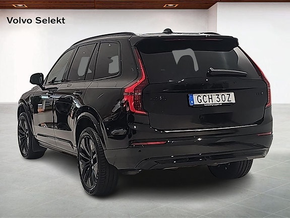 Volvo XC90 2 of 14