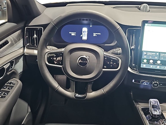 Volvo XC90 10 of 14
