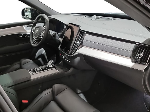 Volvo XC90 4 of 17
