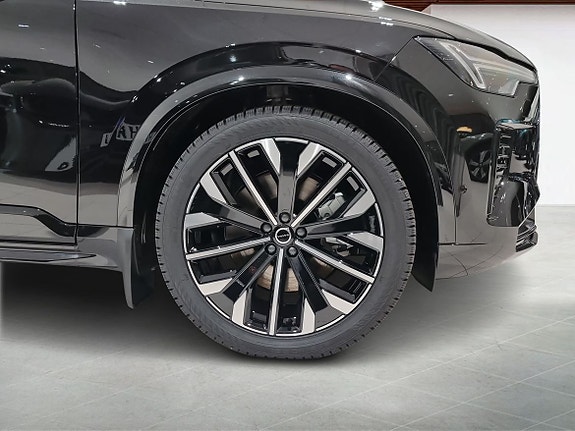 Volvo XC90 9 of 17