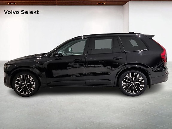 Volvo XC90 3 of 17