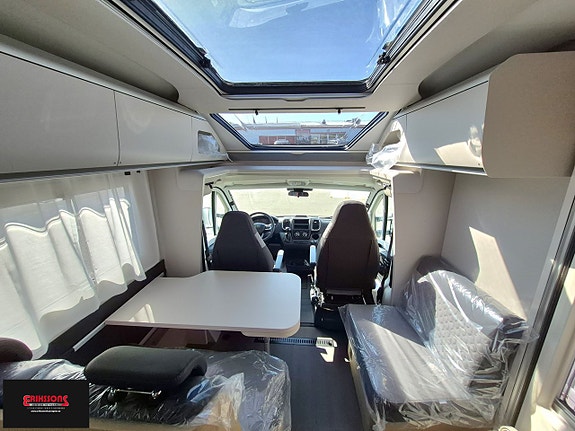 Adria Coral 670 SL FIAT 140HP 35L 2 of 11