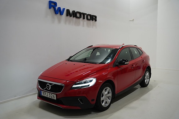 Volvo V40 Cross Country 2 of 5