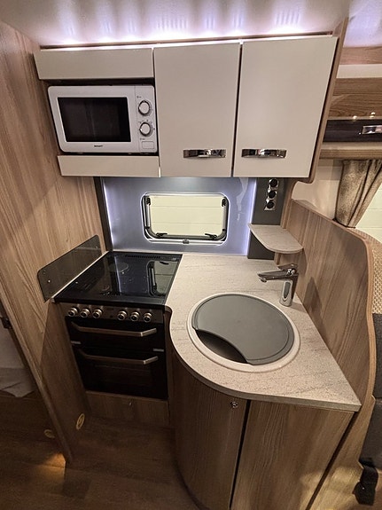 Swift Toscane 774 EB Långbädd /ACx2 /Solcell /150hk /välskött / Husbil 10 of 20