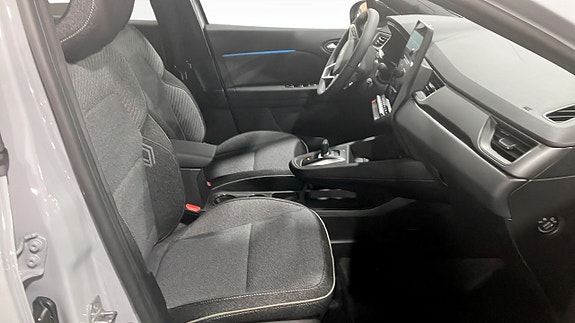 Renault Captur 3 of 11