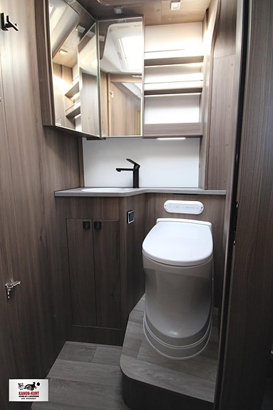 Kabe Imperial Travel Master I 790 LQB 17 of 19