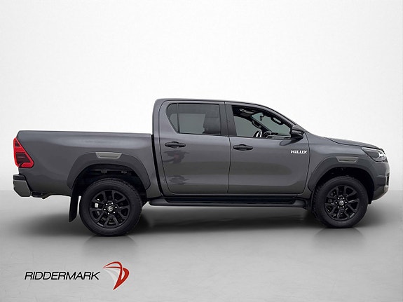 Toyota HiLux 2 of 5