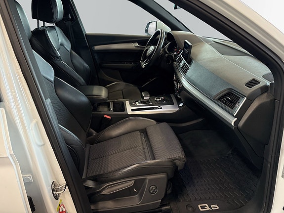 Audi Q5 10 of 19