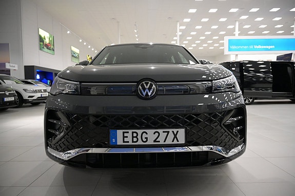 Volkswagen Tiguan 3 of 29
