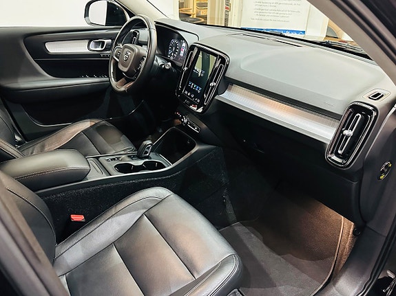 Volvo XC40 16 of 24