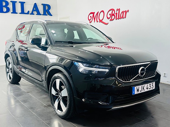 Volvo XC40 2 of 5