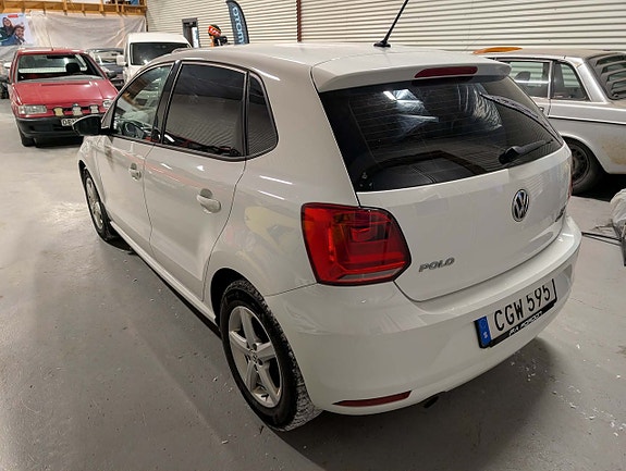 Volkswagen Polo 2 of 5