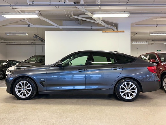 BMW 320 2 of 5