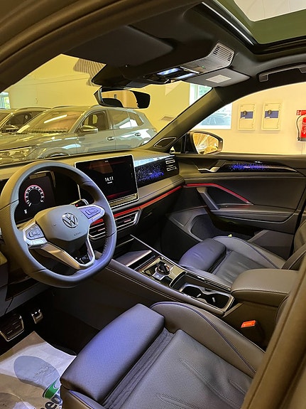 Volkswagen Tiguan 3 of 3