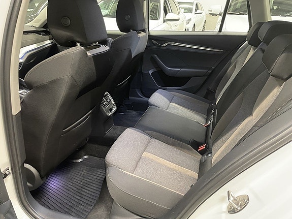 Skoda Octavia Scout 5 of 10