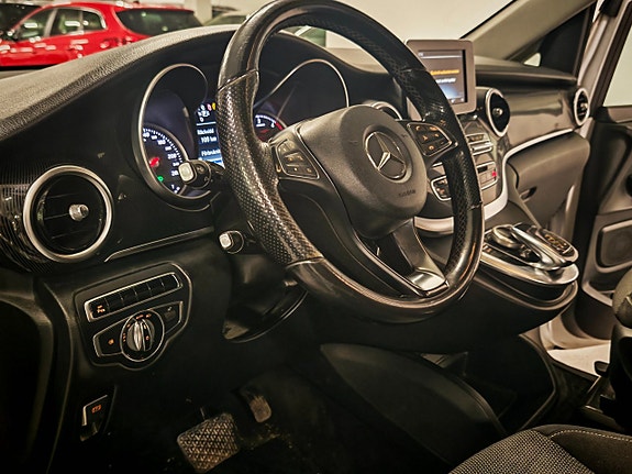 Mercedes-Benz V220 d 14 of 19
