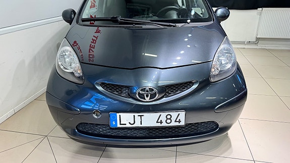 Toyota Aygo 5 of 12