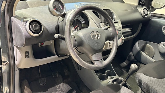 Toyota Aygo 7 of 12
