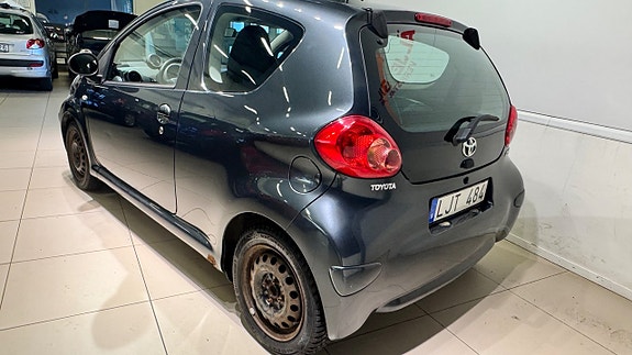 Toyota Aygo 8 of 12