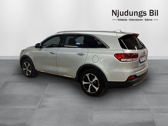 Kia Sorento 2 of 5