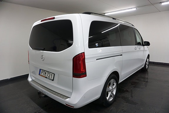 Mercedes-Benz V220 5 of 5