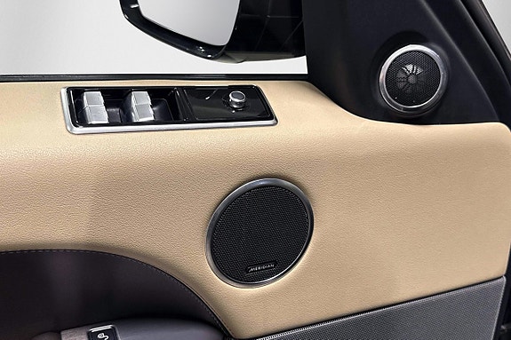 Land Rover Range Rover Sport 24 of 30
