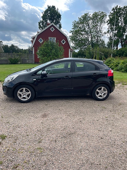 Kia Rio 2 of 5