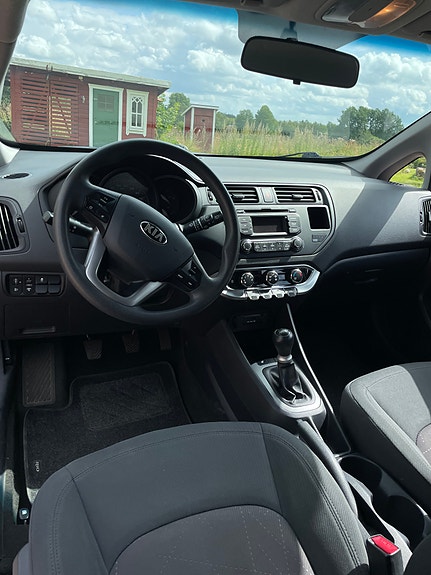 Kia Rio 4 of 5