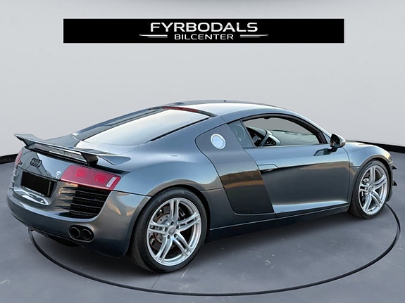 Audi R8 3 of 5