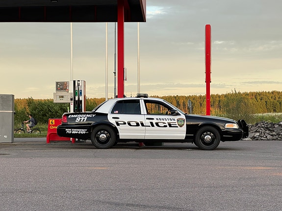 Ford Crown Victoria 3 of 5