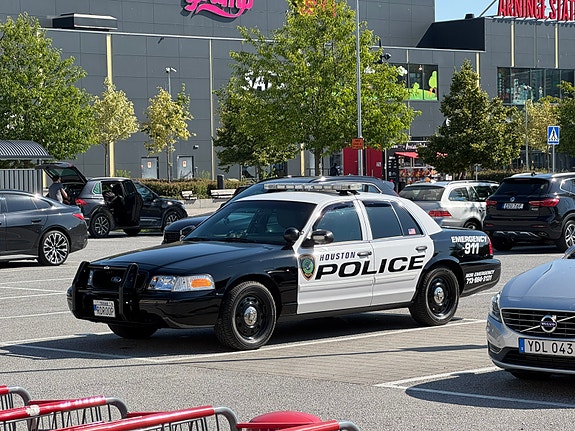Ford Crown Victoria 6 of 10