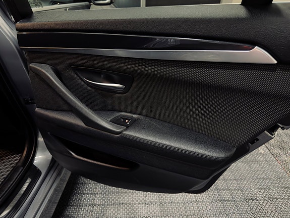 BMW 520d 27 of 30