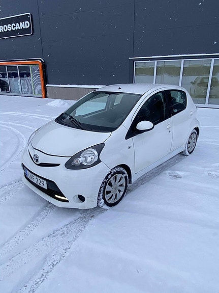 Toyota Aygo 2 of 5