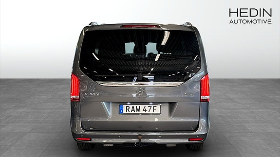 Mercedes-Benz V300 d 4 of 5