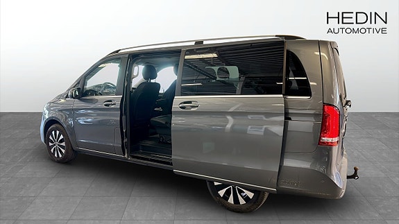 Mercedes-Benz V300 d 3 of 5