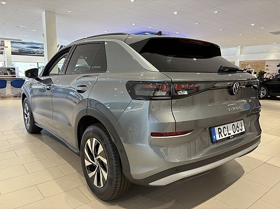 Volkswagen T-Roc 4 of 11