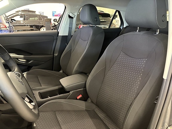 Volkswagen T-Roc 6 of 11