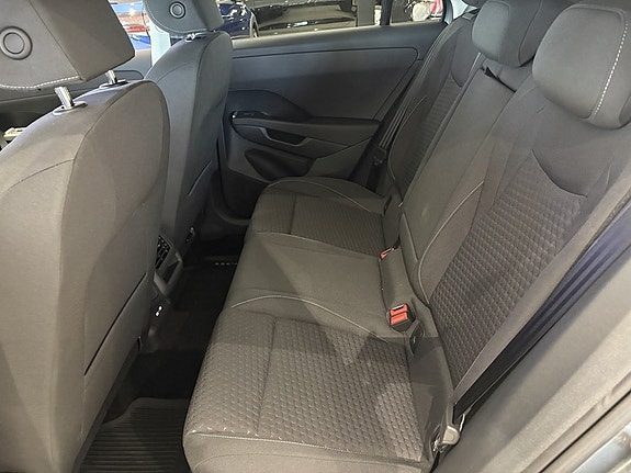 Volkswagen T-Roc 8 of 11