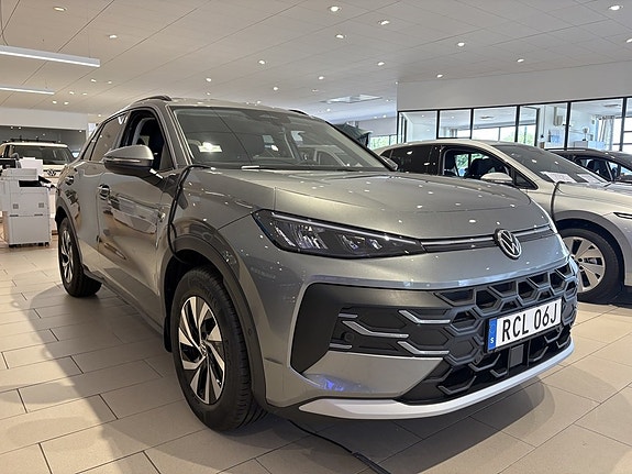 Volkswagen T-Roc 2 of 11