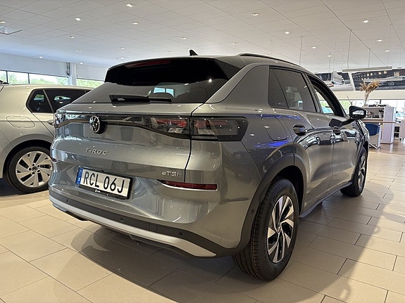 Volkswagen T-Roc 3 of 11