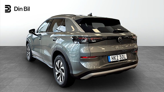 Volkswagen T-Roc 3 of 13