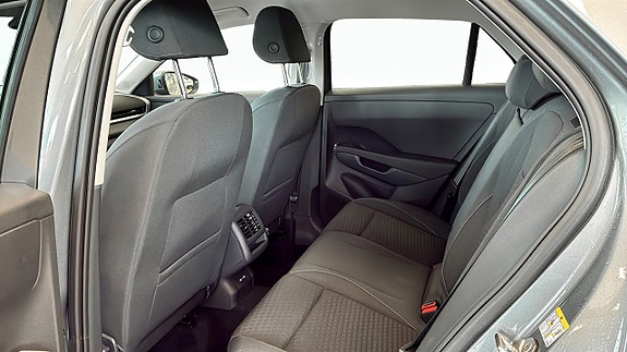 Volkswagen T-Roc 11 of 13