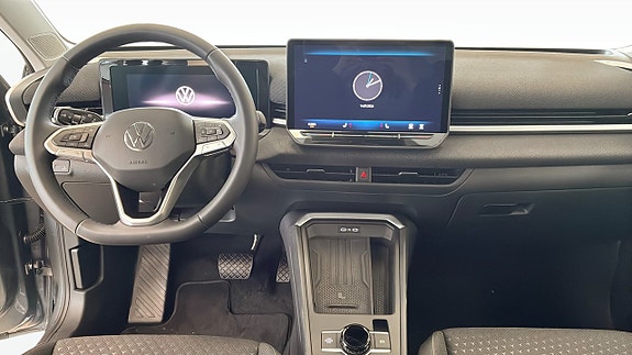 Volkswagen T-Roc 10 of 13